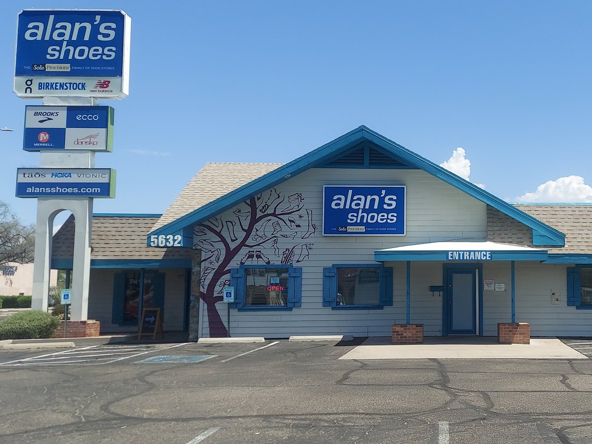 Alan's Shoes Speedway storefront